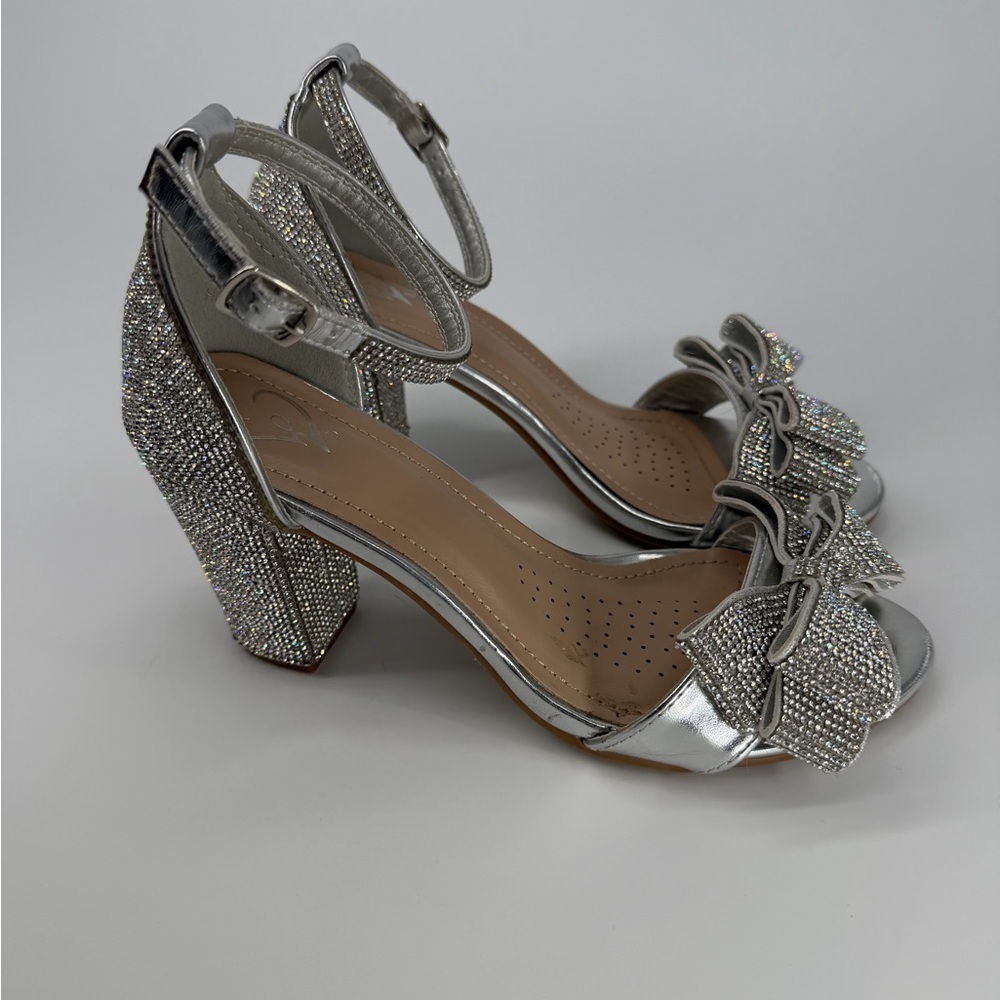 Windsor Size 8 Endless Glam Rhinestone Bow Block Heels